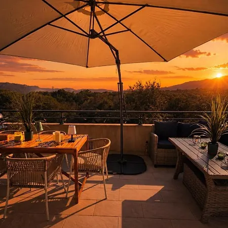 Climatisé Avec Piscine Et Sublime Vue Appartement *