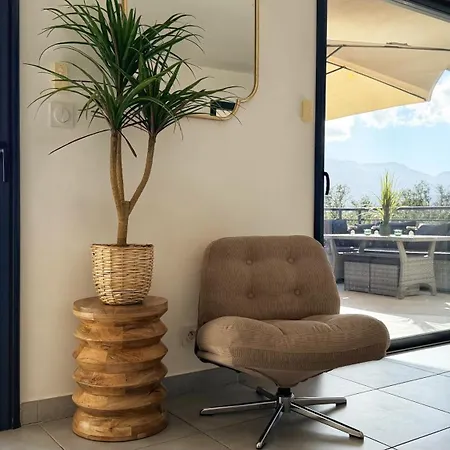 Climatisé Avec Piscine Et Sublime Vue Appartement *