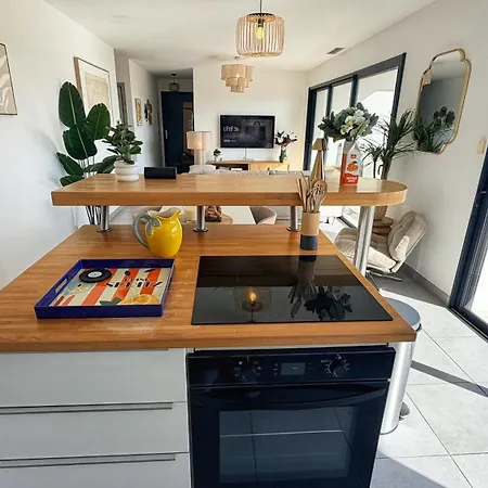 Climatisé Avec Piscine Et Sublime Vue Appartement *