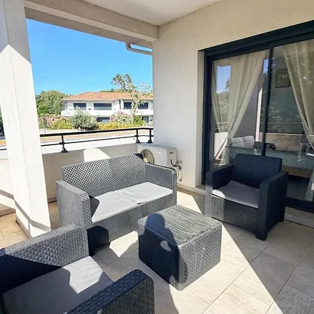 Climatisé Avec Piscine Et Sublime Vue Appartement *