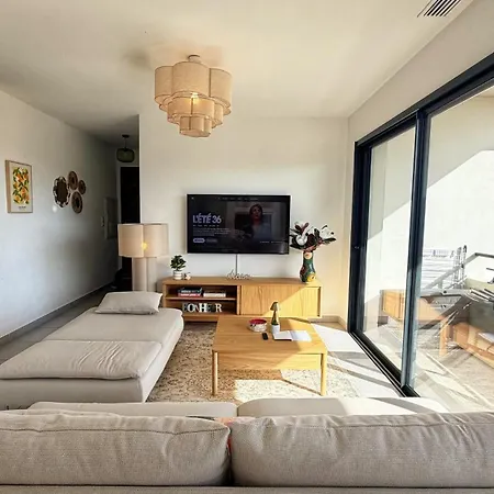 Climatisé Avec Piscine Et Sublime Vue Appartement *